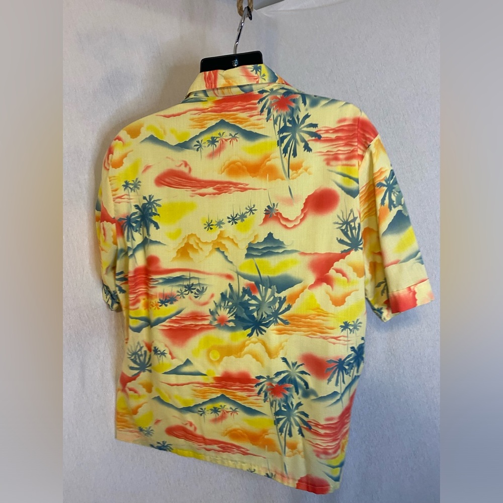 Vintage 1980s Island Fever Hawaiian Shirt. Size L - Picture 3 of 8